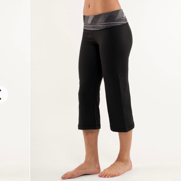 LULULEMON GROOVE CROP PANTS REVERSABLE TO BLACK FITTED CAPRI SZ 6 - Picture 2 of 11